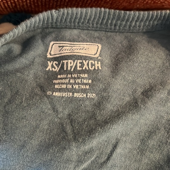 Cute distressed women’s xs tee with Budweiser logo, including the Clydesdales 🐴 - Picture 3 of 3